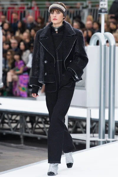 Look 12